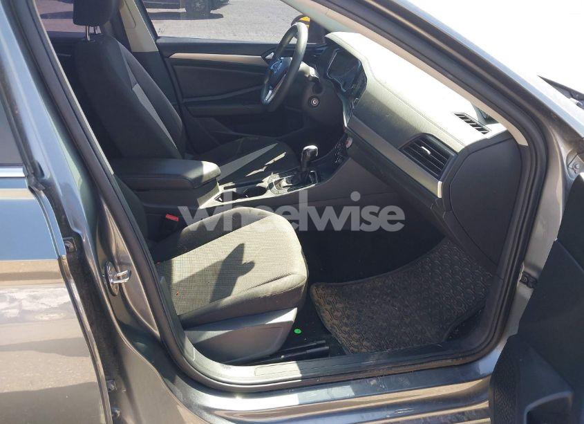 Photo 5 of 2019 Volkswagen Jetta 1.4T R-LINE/1.4T S/1.4T SE (VIN 3VWC57BUXKM023533)