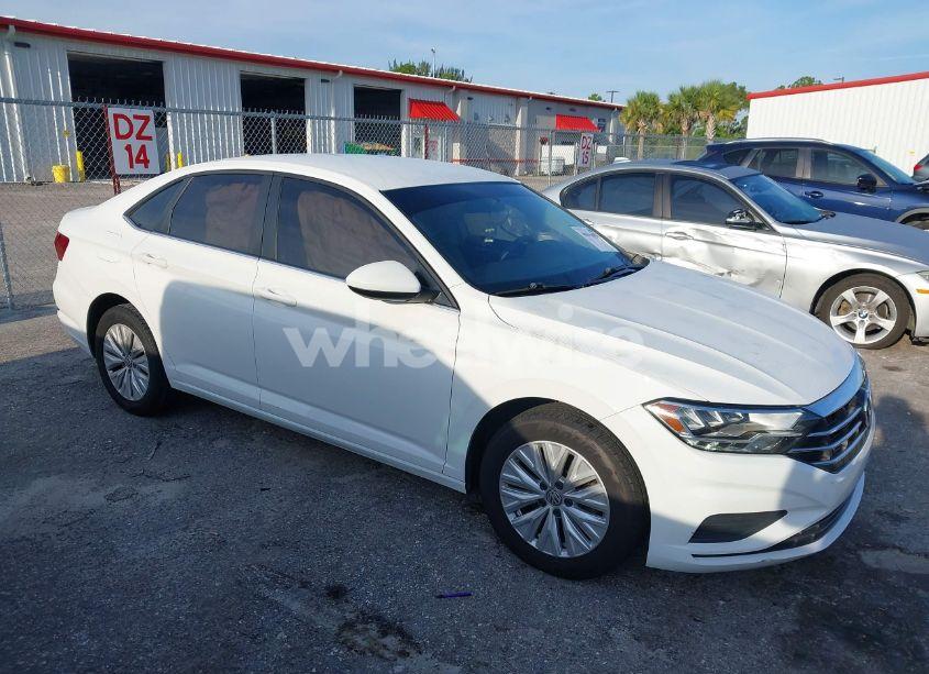 2019 Volkswagen Jetta 1.4T R-LINE/1.4T S/1.4T SE (VIN 3VWC57BUXKM053468) main photo