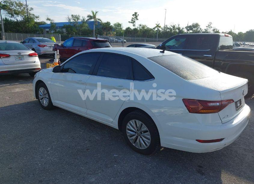 Photo 3 of 2019 Volkswagen Jetta 1.4T R-LINE/1.4T S/1.4T SE (VIN 3VWC57BUXKM053468)