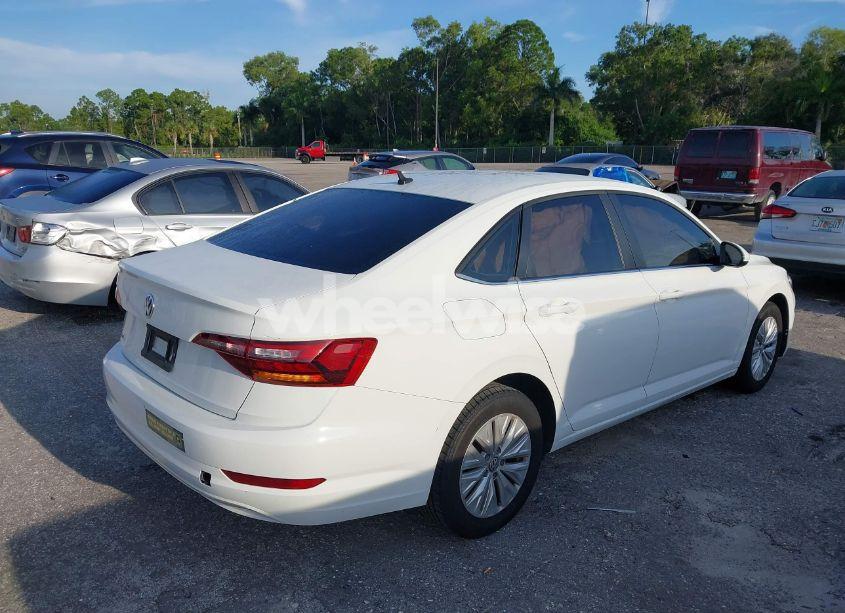 Photo 4 of 2019 Volkswagen Jetta 1.4T R-LINE/1.4T S/1.4T SE (VIN 3VWC57BUXKM053468)