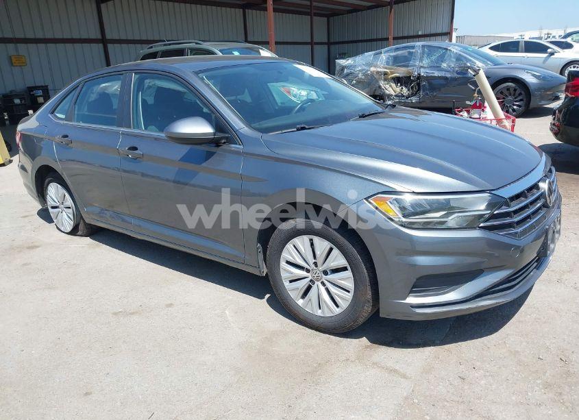 2019 Volkswagen Jetta 1.4T R-LINE/1.4T S/1.4T SE (VIN 3VWC57BUXKM074708) main photo