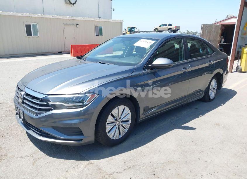 Photo 2 of 2019 Volkswagen Jetta 1.4T R-LINE/1.4T S/1.4T SE (VIN 3VWC57BUXKM074708)