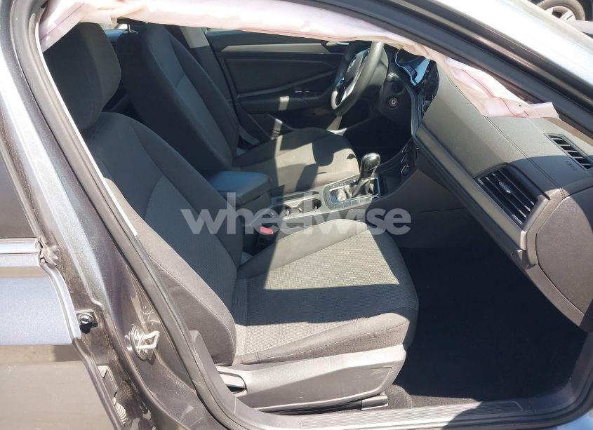 Photo 5 of 2019 Volkswagen Jetta 1.4T R-LINE/1.4T S/1.4T SE (VIN 3VWC57BUXKM074708)