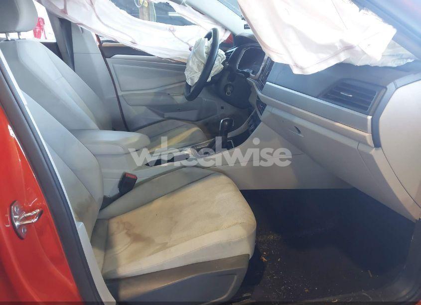 Photo 5 of 2019 Volkswagen Jetta 1.4T R-LINE/1.4T S/1.4T SE (VIN 3VWC57BUXKM110137)