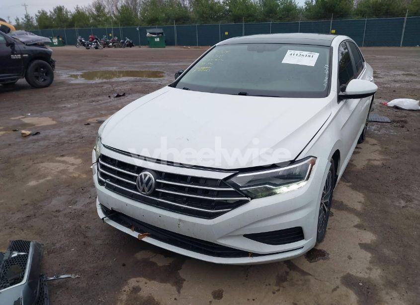 Photo 2 of 2019 Volkswagen Jetta 1.4T R-LINE/1.4T S/1.4T SE (VIN 3VWC57BUXKM121073)