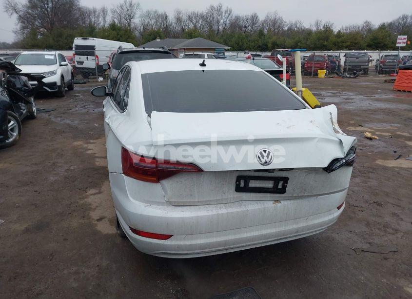 Photo 3 of 2019 Volkswagen Jetta 1.4T R-LINE/1.4T S/1.4T SE (VIN 3VWC57BUXKM121073)