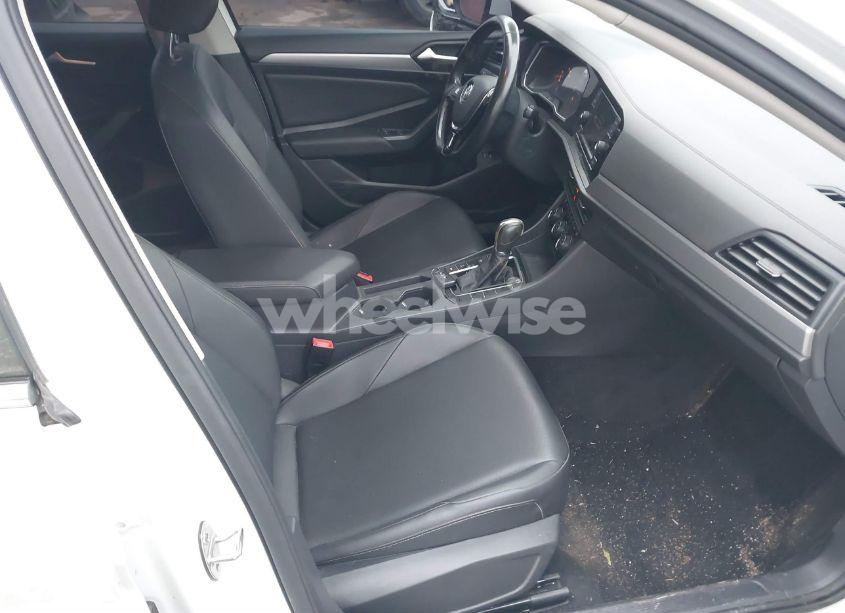 Photo 5 of 2019 Volkswagen Jetta 1.4T R-LINE/1.4T S/1.4T SE (VIN 3VWC57BUXKM121073)