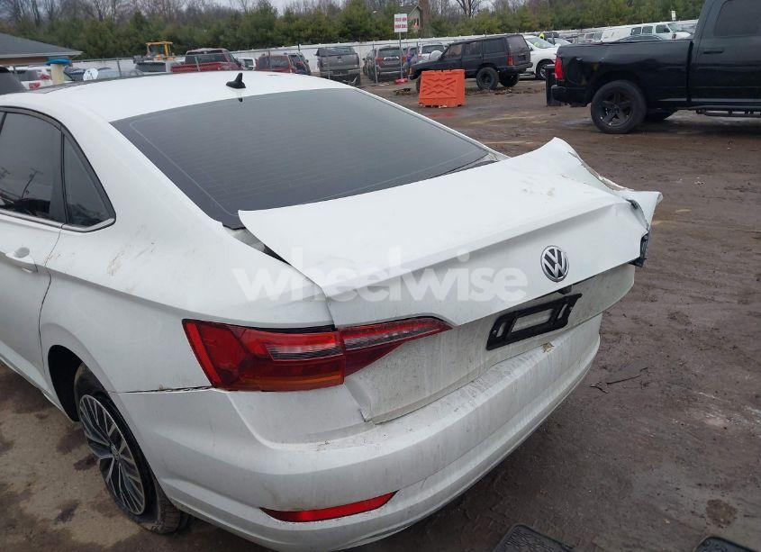 Photo 6 of 2019 Volkswagen Jetta 1.4T R-LINE/1.4T S/1.4T SE (VIN 3VWC57BUXKM121073)