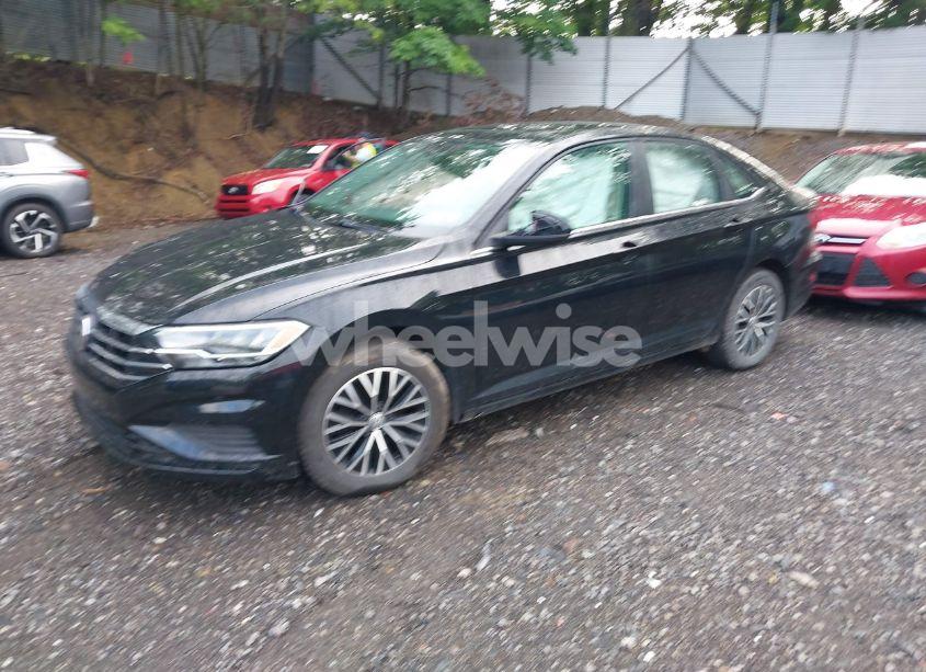 Photo 2 of 2019 Volkswagen Jetta 1.4T R-LINE/1.4T S/1.4T SE (VIN 3VWC57BUXKM121722)