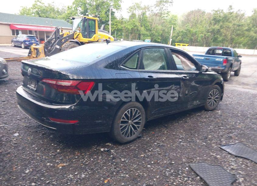 Photo 4 of 2019 Volkswagen Jetta 1.4T R-LINE/1.4T S/1.4T SE (VIN 3VWC57BUXKM121722)