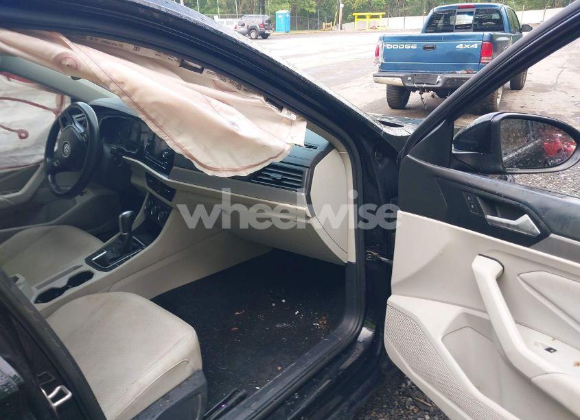 Photo 5 of 2019 Volkswagen Jetta 1.4T R-LINE/1.4T S/1.4T SE (VIN 3VWC57BUXKM121722)