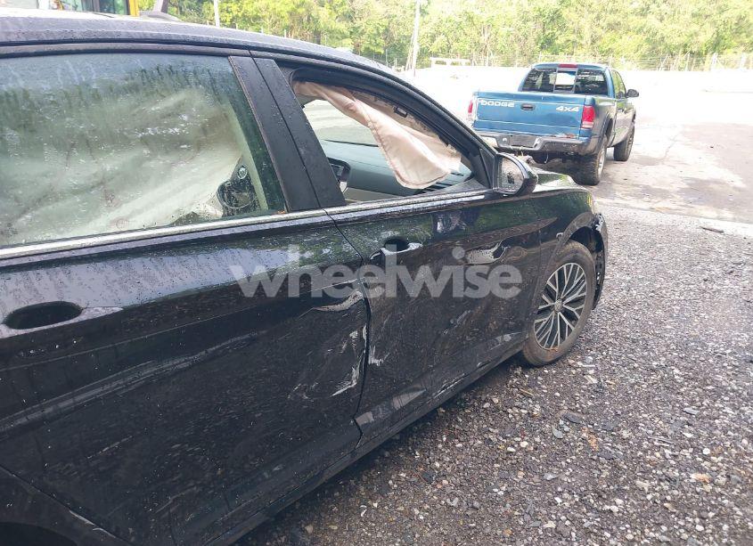 Photo 6 of 2019 Volkswagen Jetta 1.4T R-LINE/1.4T S/1.4T SE (VIN 3VWC57BUXKM121722)