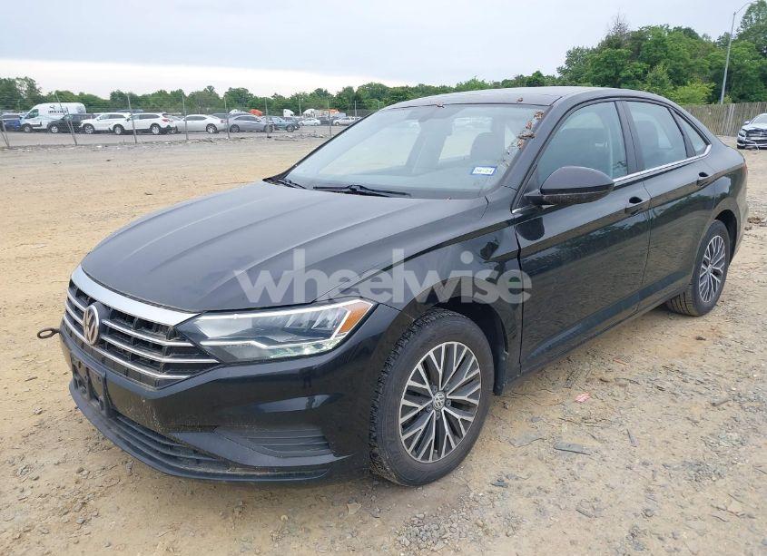 Photo 2 of 2019 Volkswagen Jetta 1.4T R-LINE/1.4T S/1.4T SE (VIN 3VWC57BUXKM133904)