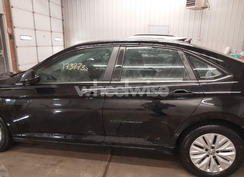Photo 14 of 2019 Volkswagen Jetta 1.4T R-LINE/1.4T S/1.4T SE (VIN 3VWC57BUXKM142134)