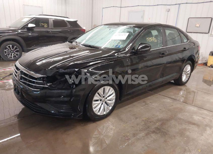 Photo 2 of 2019 Volkswagen Jetta 1.4T R-LINE/1.4T S/1.4T SE (VIN 3VWC57BUXKM142134)