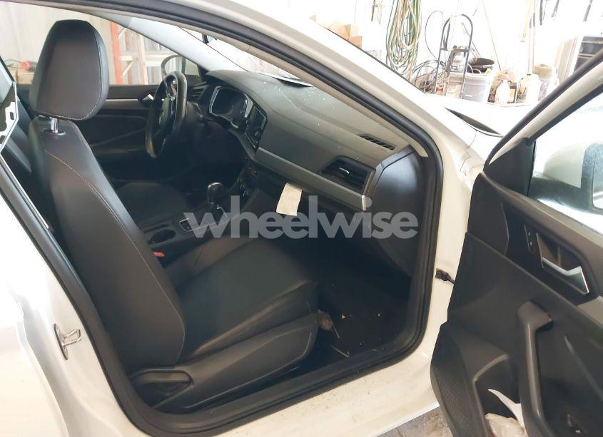 Photo 5 of 2019 Volkswagen Jetta 1.4T R-LINE/1.4T S/1.4T SE (VIN 3VWC57BUXKM193276)