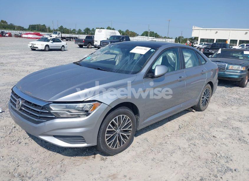 Photo 2 of 2019 Volkswagen Jetta 1.4T R-LINE/1.4T S/1.4T SE (VIN 3VWC57BUXKM195433)