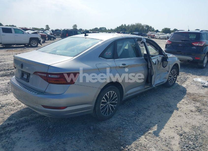 Photo 4 of 2019 Volkswagen Jetta 1.4T R-LINE/1.4T S/1.4T SE (VIN 3VWC57BUXKM195433)