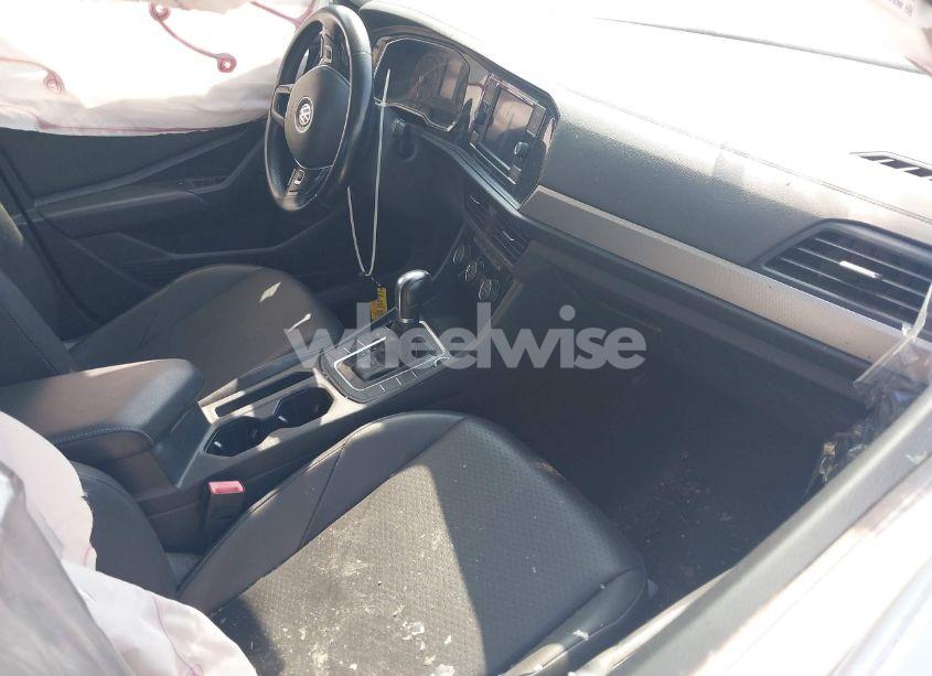 Photo 5 of 2019 Volkswagen Jetta 1.4T R-LINE/1.4T S/1.4T SE (VIN 3VWC57BUXKM195433)