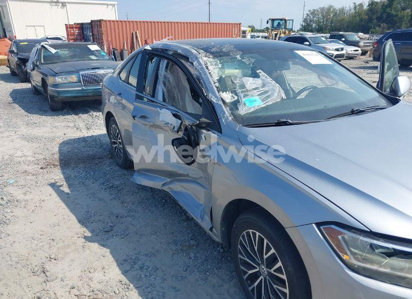 Photo 6 of 2019 Volkswagen Jetta 1.4T R-LINE/1.4T S/1.4T SE (VIN 3VWC57BUXKM195433)