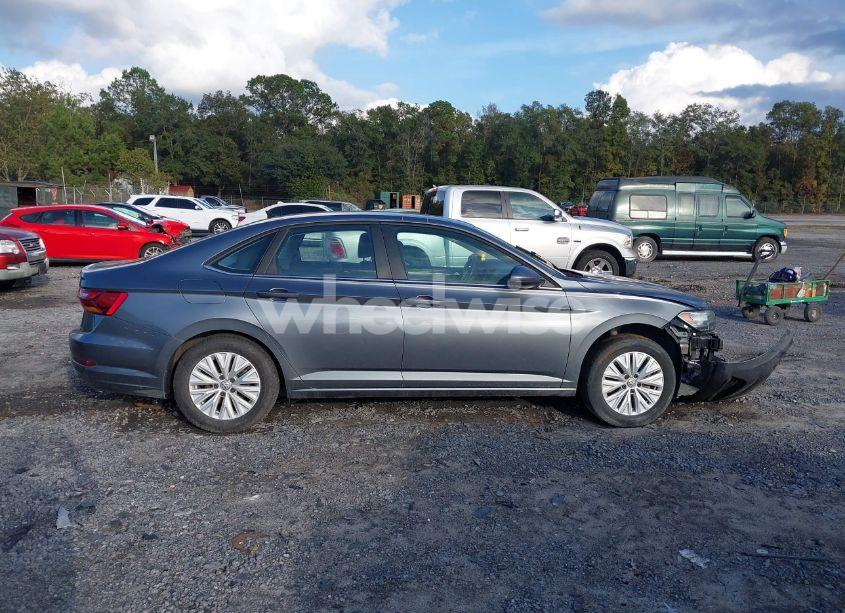 Photo 13 of 2019 Volkswagen Jetta 1.4T R-LINE/1.4T S/1.4T SE (VIN 3VWC57BUXKM240628)