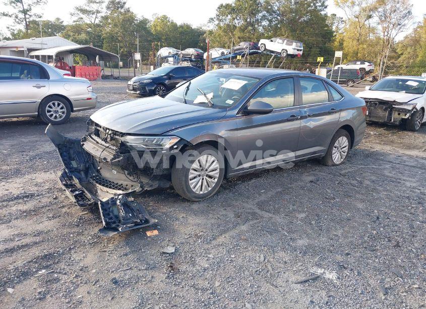 Photo 2 of 2019 Volkswagen Jetta 1.4T R-LINE/1.4T S/1.4T SE (VIN 3VWC57BUXKM240628)