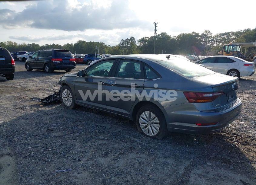 Photo 3 of 2019 Volkswagen Jetta 1.4T R-LINE/1.4T S/1.4T SE (VIN 3VWC57BUXKM240628)