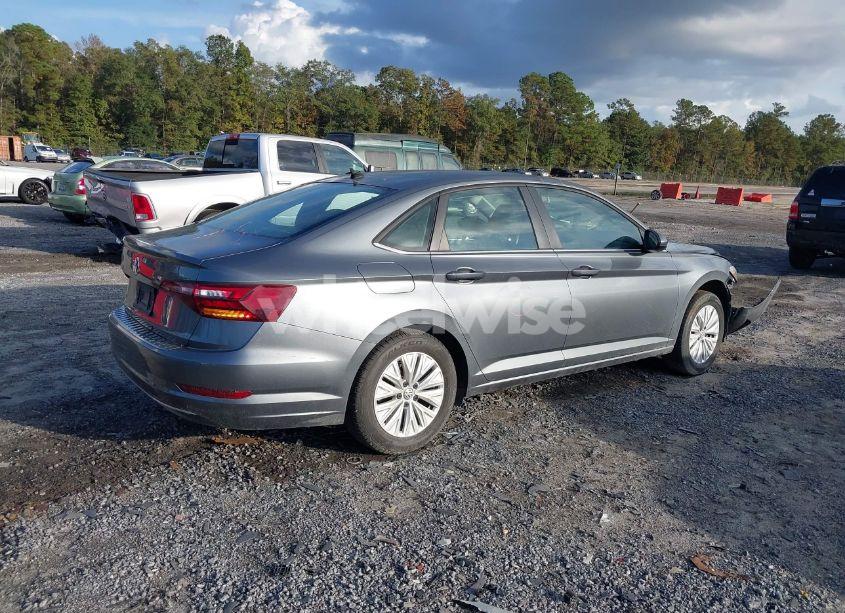 Photo 4 of 2019 Volkswagen Jetta 1.4T R-LINE/1.4T S/1.4T SE (VIN 3VWC57BUXKM240628)
