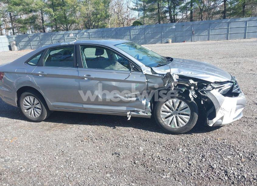 Photo 13 of 2019 Volkswagen Jetta 1.4T R-LINE/1.4T S/1.4T SE (VIN 3VWC57BUXKM242671)