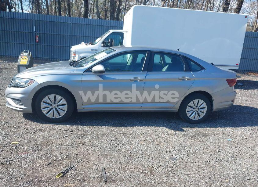 Photo 14 of 2019 Volkswagen Jetta 1.4T R-LINE/1.4T S/1.4T SE (VIN 3VWC57BUXKM242671)