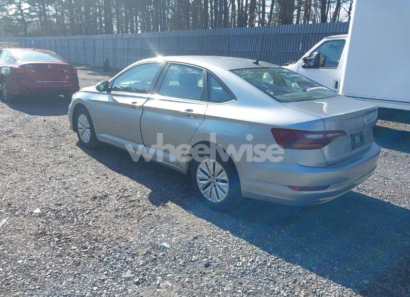 Photo 3 of 2019 Volkswagen Jetta 1.4T R-LINE/1.4T S/1.4T SE (VIN 3VWC57BUXKM242671)