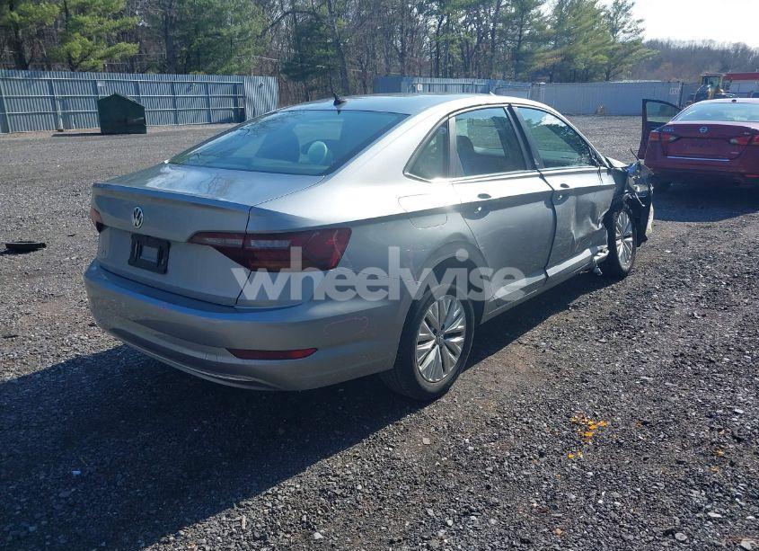 Photo 4 of 2019 Volkswagen Jetta 1.4T R-LINE/1.4T S/1.4T SE (VIN 3VWC57BUXKM242671)