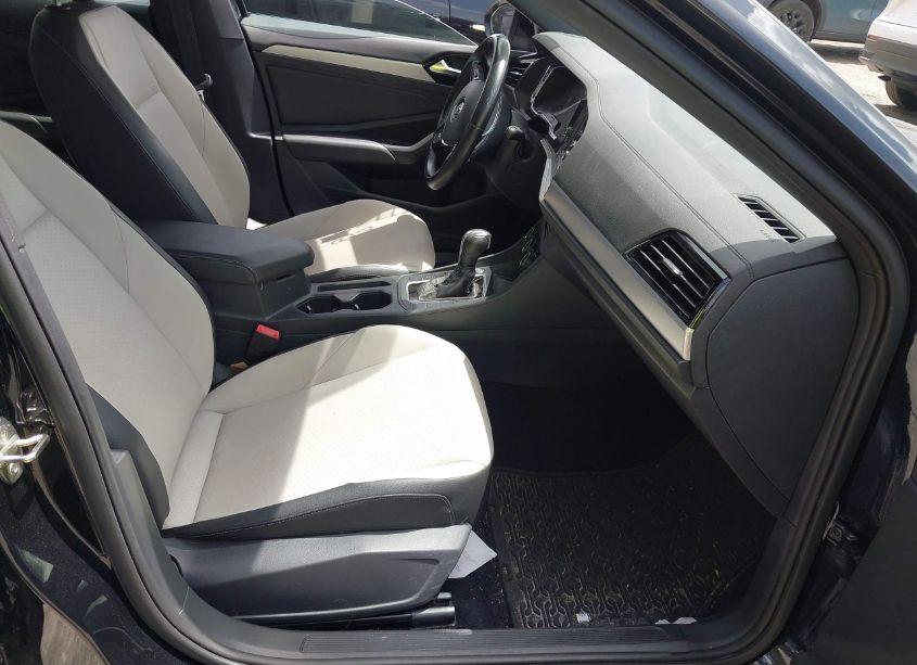 Photo 5 of 2020 Volkswagen Jetta 1.4T R-LINE/1.4T S/1.4T SE (VIN 3VWC57BUXLM079215)