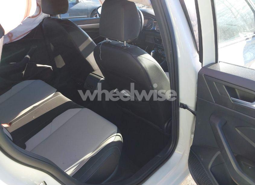 Photo 8 of 2020 Volkswagen Jetta 1.4T R-LINE/1.4T S/1.4T SE (VIN 3VWC57BUXLM089291)