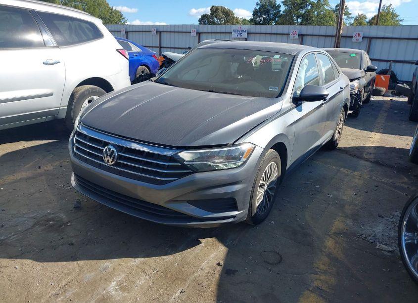 Photo 2 of 2021 Volkswagen Jetta 1.4T R-LINE/1.4T S/1.4T SE (VIN 3VWC57BUXMM005195)