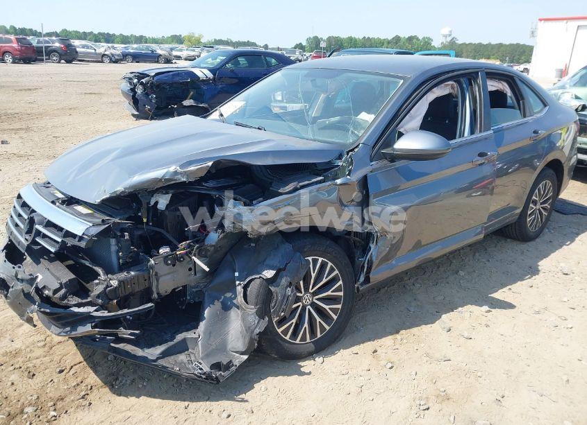 Photo 2 of 2021 Volkswagen Jetta 1.4T R-LINE/1.4T S/1.4T SE (VIN 3VWC57BUXMM027732)