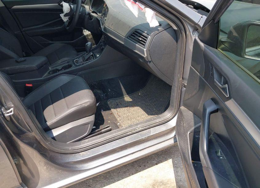 Photo 5 of 2021 Volkswagen Jetta 1.4T R-LINE/1.4T S/1.4T SE (VIN 3VWC57BUXMM078969)