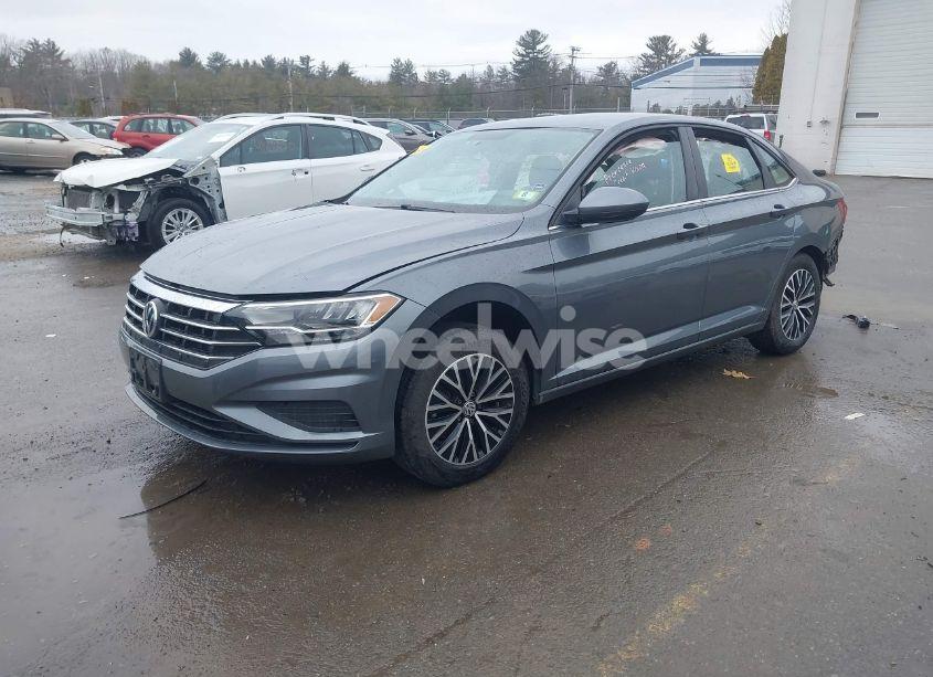 Photo 2 of 2021 Volkswagen Jetta 1.4T R-LINE/1.4T S/1.4T SE (VIN 3VWC57BUXMM087025)