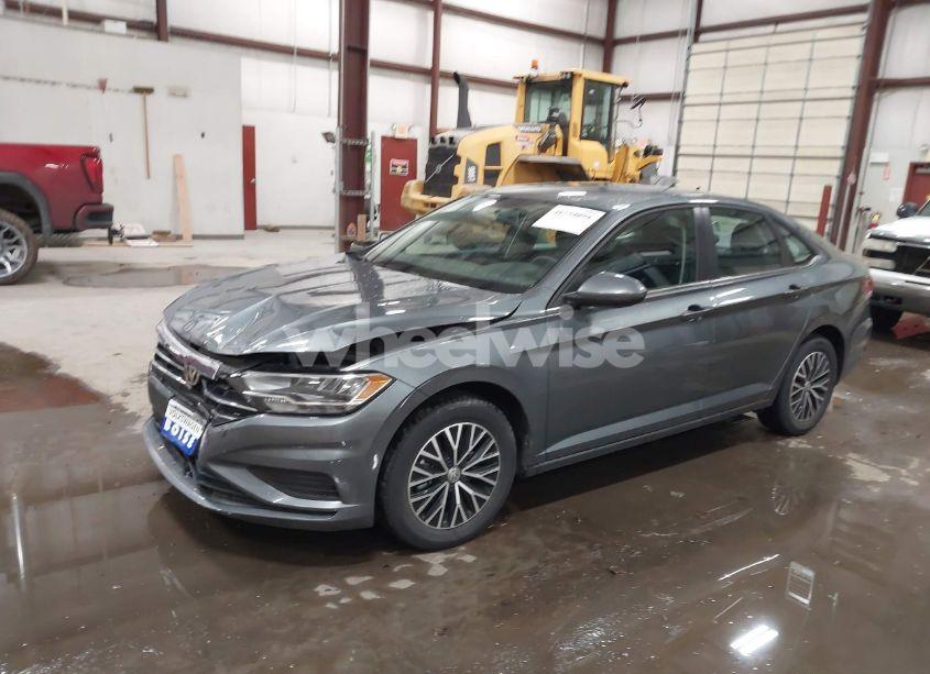 Photo 2 of 2021 Volkswagen Jetta 1.4T R-LINE/1.4T S/1.4T SE (VIN 3VWC57BUXMM088756)