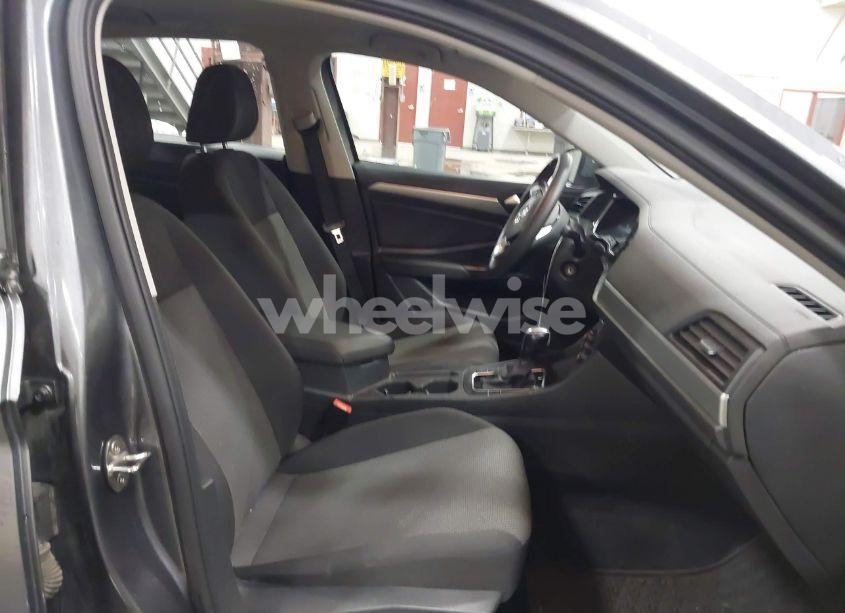 Photo 5 of 2021 Volkswagen Jetta 1.4T R-LINE/1.4T S/1.4T SE (VIN 3VWC57BUXMM088756)