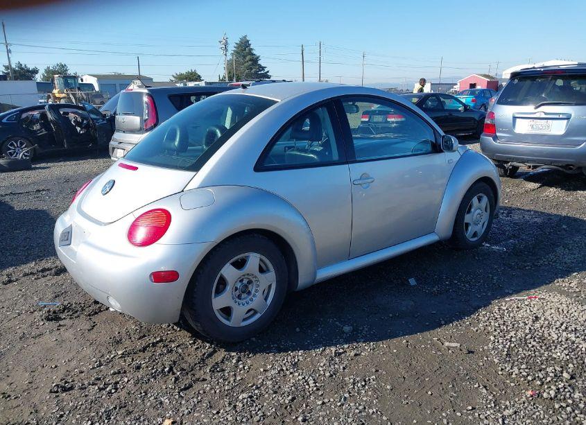 Photo 4 of 2001 Volkswagen New BEETLE GLS (VIN 3VWCB21CX1M438371)