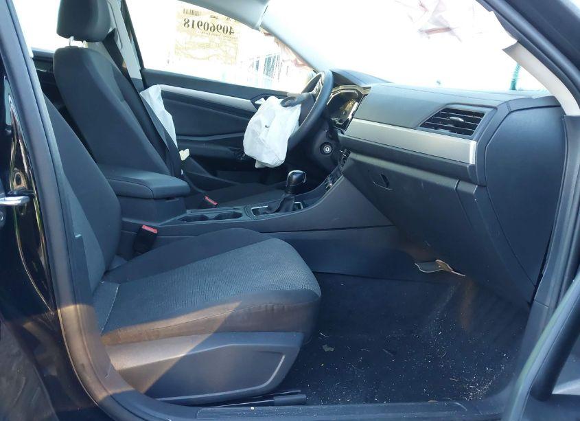 Photo 5 of 2019 Volkswagen Jetta 1.4T R-LINE/1.4T S/1.4T SE (VIN 3VWCB7BU0KM213267)