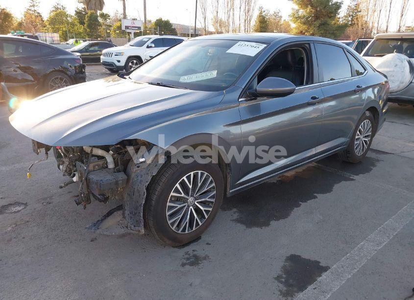 Photo 2 of 2020 Volkswagen Jetta 1.4T R-LINE/1.4T S/1.4T SE (VIN 3VWCB7BU0LM011031)