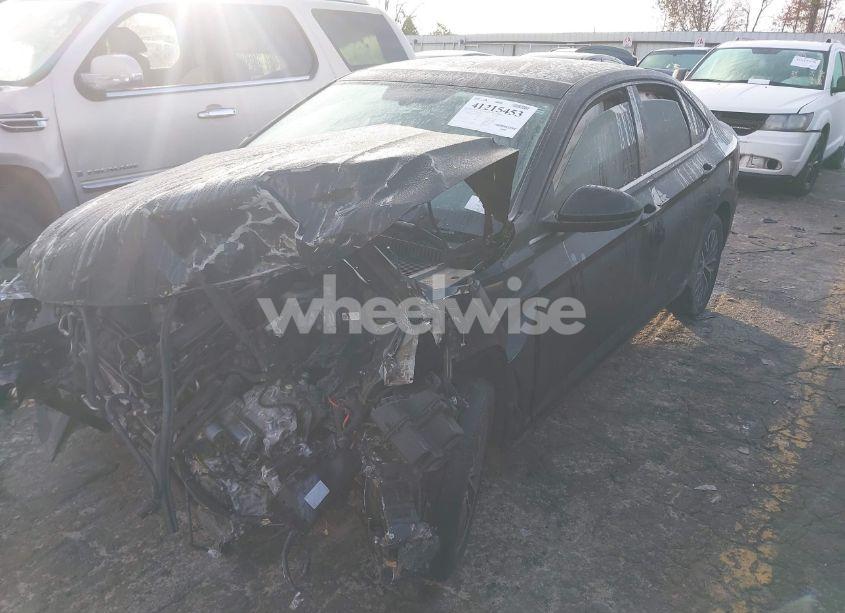 Photo 2 of 2019 Volkswagen Jetta S/SE/R-LINE (VIN 3VWCB7BU2KM246559)