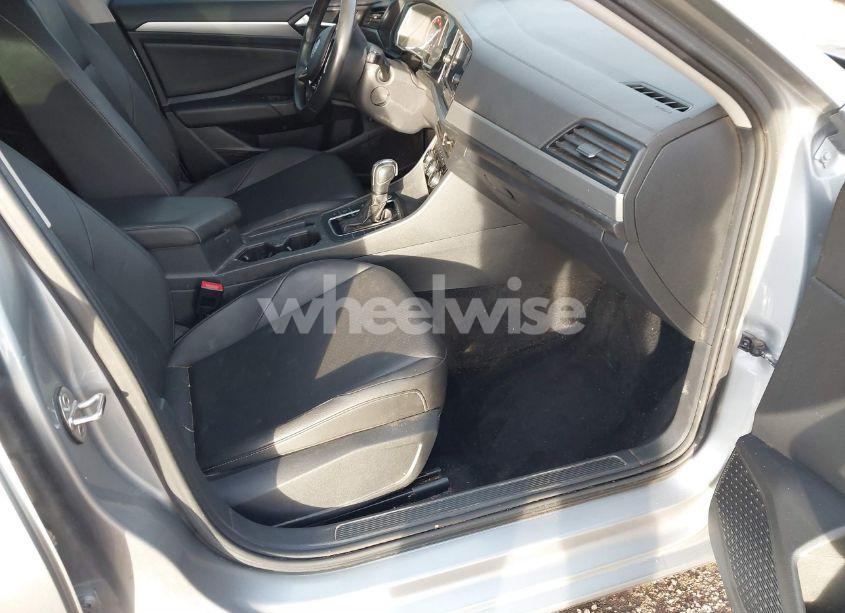 Photo 5 of 2020 Volkswagen Jetta 1.4T R-LINE/1.4T S/1.4T SE (VIN 3VWCB7BU2LM052969)