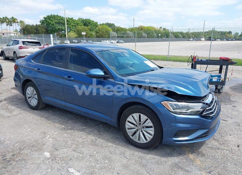 2019 Volkswagen Jetta 1.4T R-LINE/1.4T S/1.4T SE (VIN 3VWCB7BU3KM138600) main photo