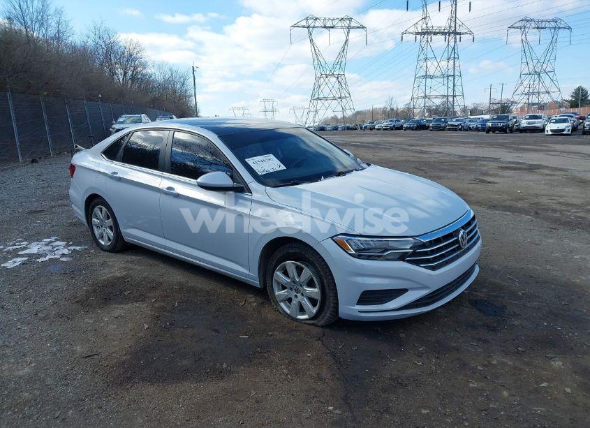 2019 Volkswagen Jetta 1.4T R-LINE/1.4T S/1.4T SE (VIN 3VWCB7BU3KM143764) main photo