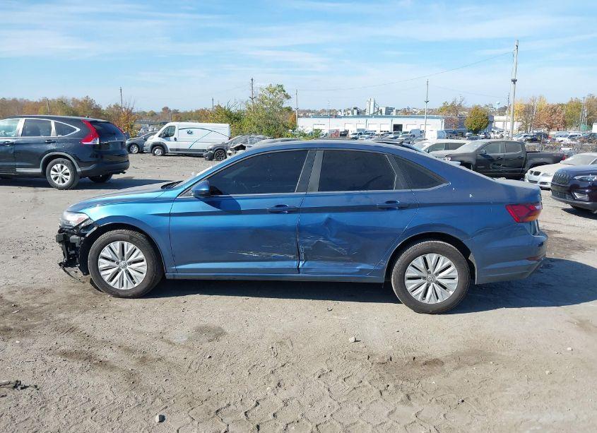 Photo 13 of 2019 Volkswagen Jetta (VIN 3VWCB7BU3KM167854)