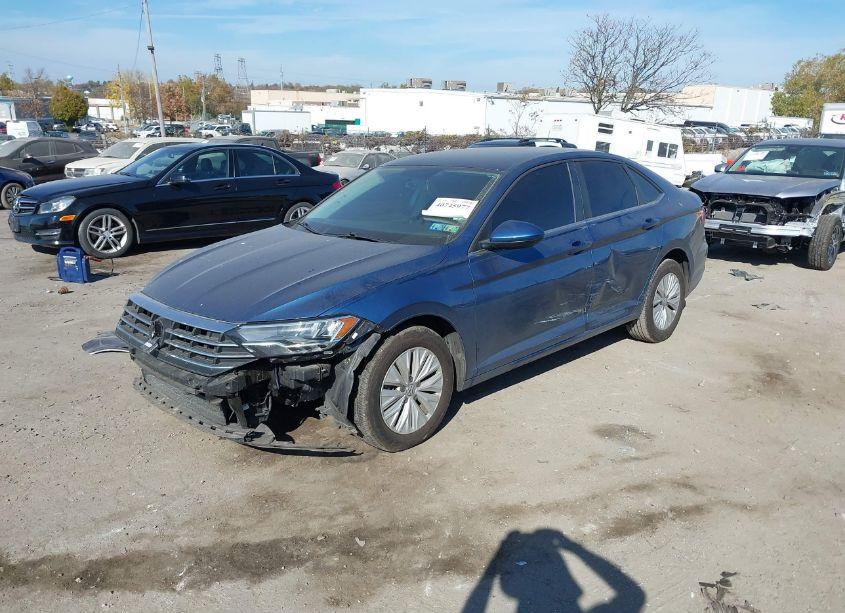 Photo 2 of 2019 Volkswagen Jetta (VIN 3VWCB7BU3KM167854)