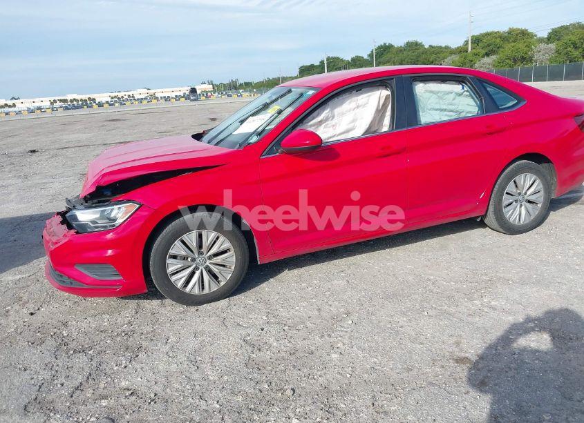 Photo 2 of 2019 Volkswagen Jetta 1.4T R-LINE/1.4T S/1.4T SE (VIN 3VWCB7BU3KM183620)